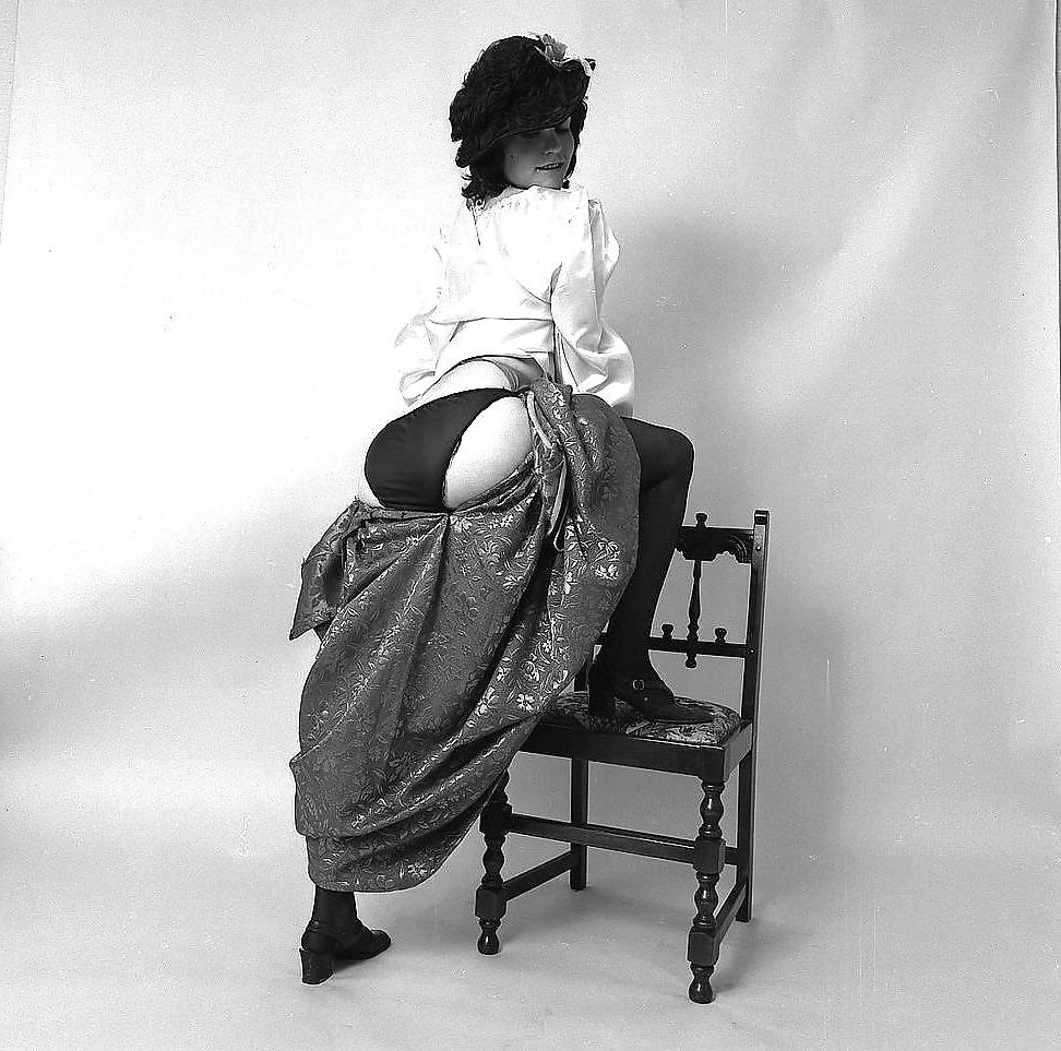 25P Odd vintage girlie pictures