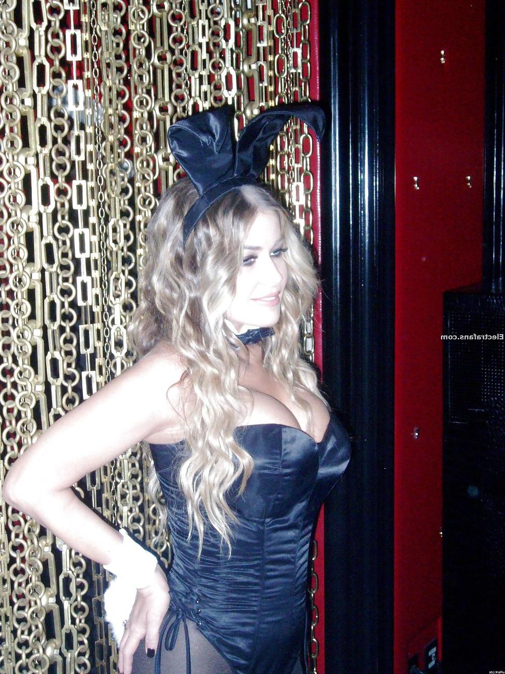 13P Carmen Electra poker