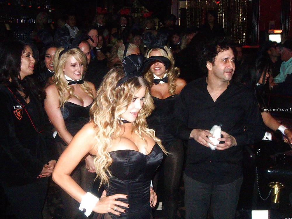 13P Carmen Electra poker