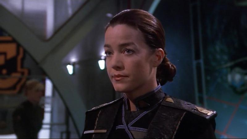 25P Hot sci-fi babe claudia christian