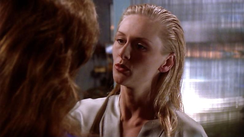 25P Hot sci-fi babe claudia christian