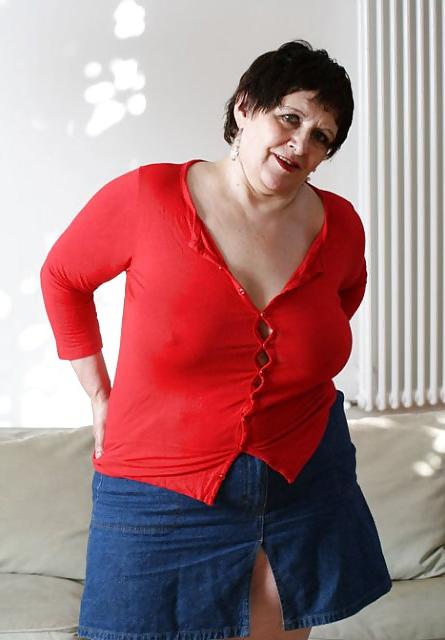 16P Sexy mature in red