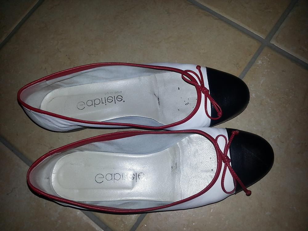 5P Cum on my wifes ballerina flats