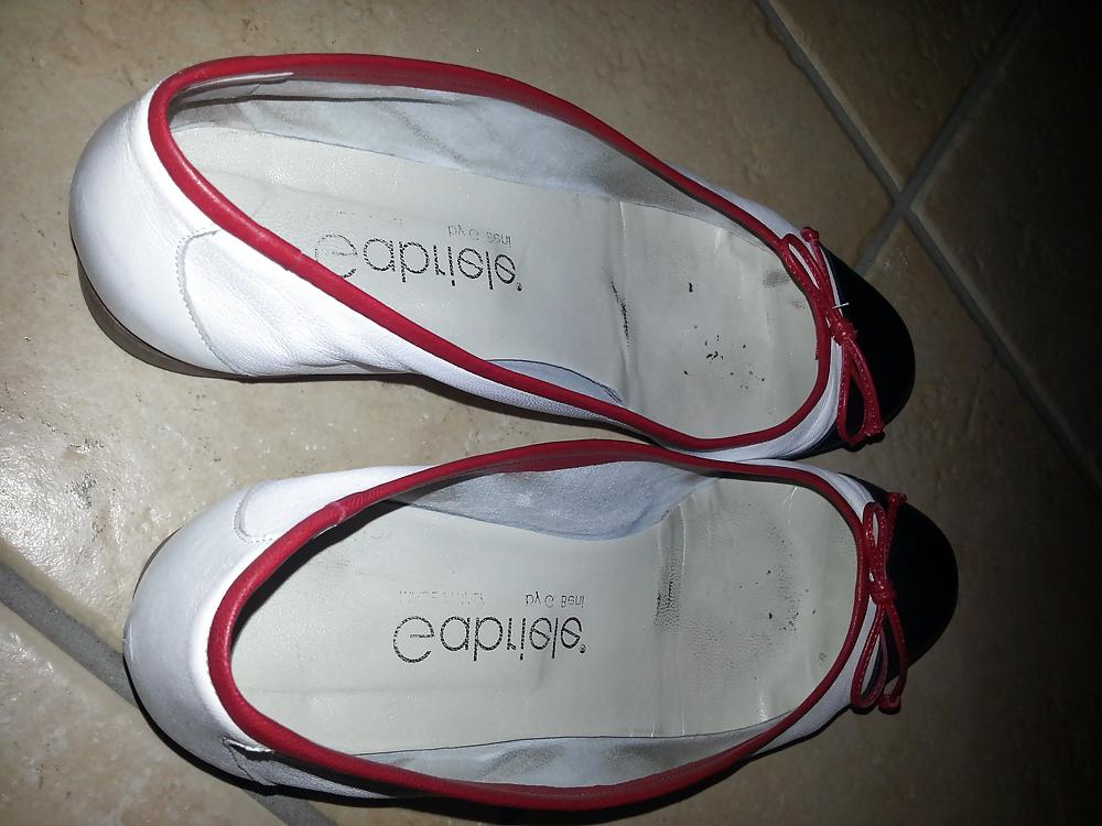 5P Cum on my wifes ballerina flats