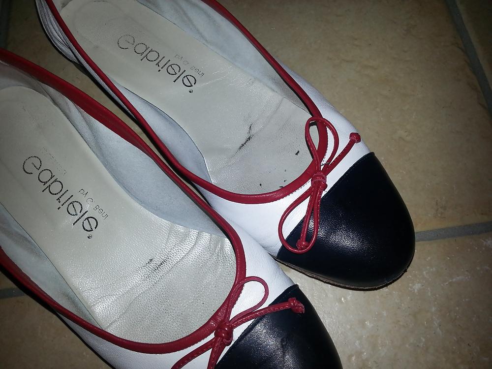 5P Cum on my wifes ballerina flats