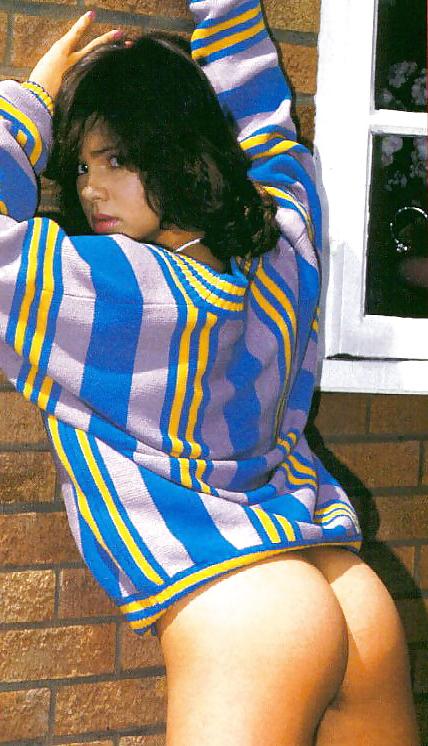 15P Brunette teen Bernice posing