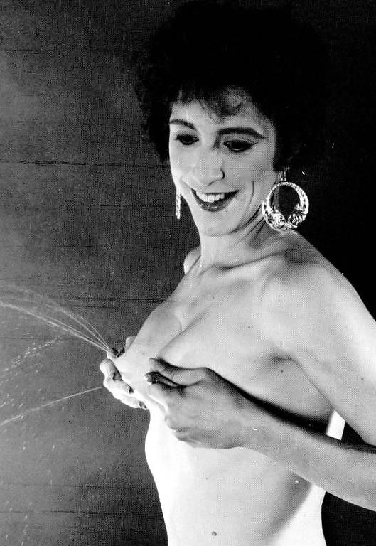 11P Vintage brunette Molly milking her tits