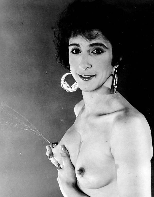 11P Vintage brunette Molly milking her tits