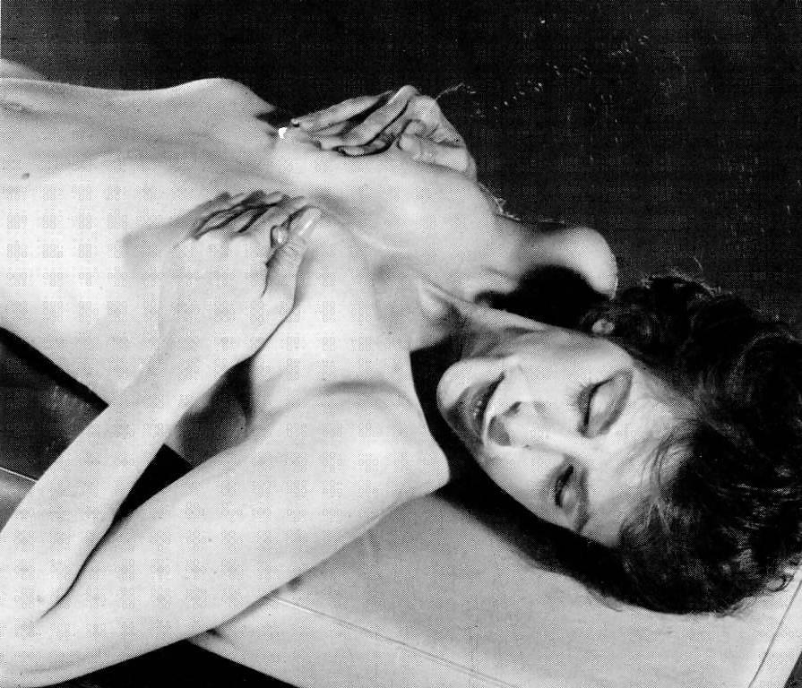 11P Vintage brunette Molly milking her tits