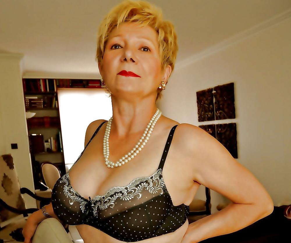 25P Nan- A GILF from England