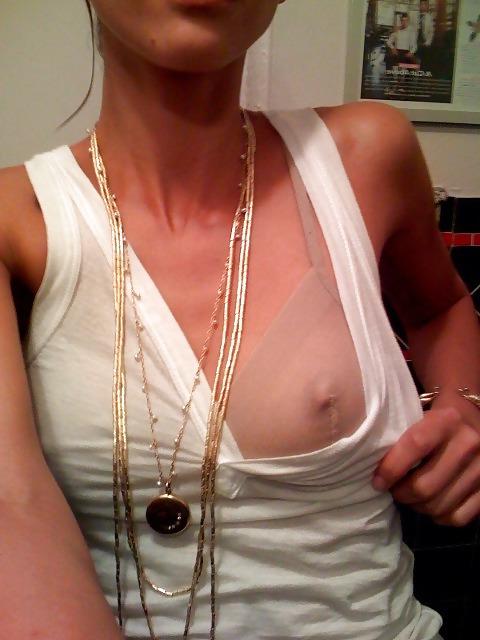 17P CELEBS PUSSY NAKED