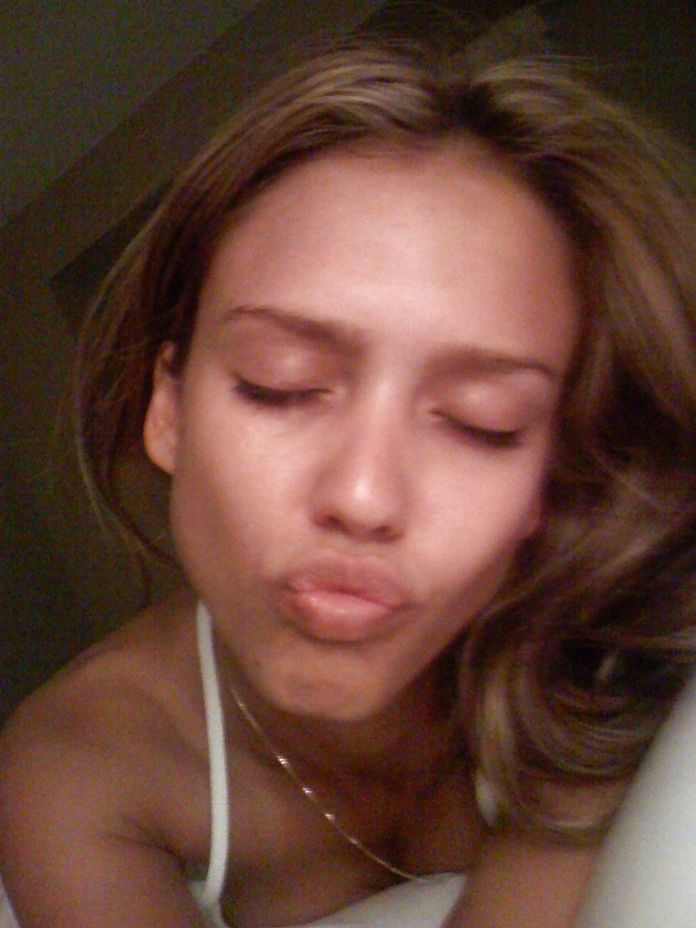 17P CELEBS PUSSY NAKED