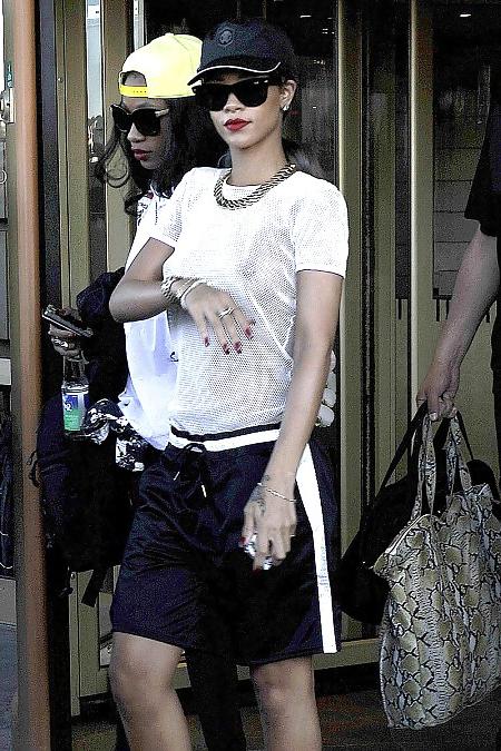 25P Rihanna Is So Sexy