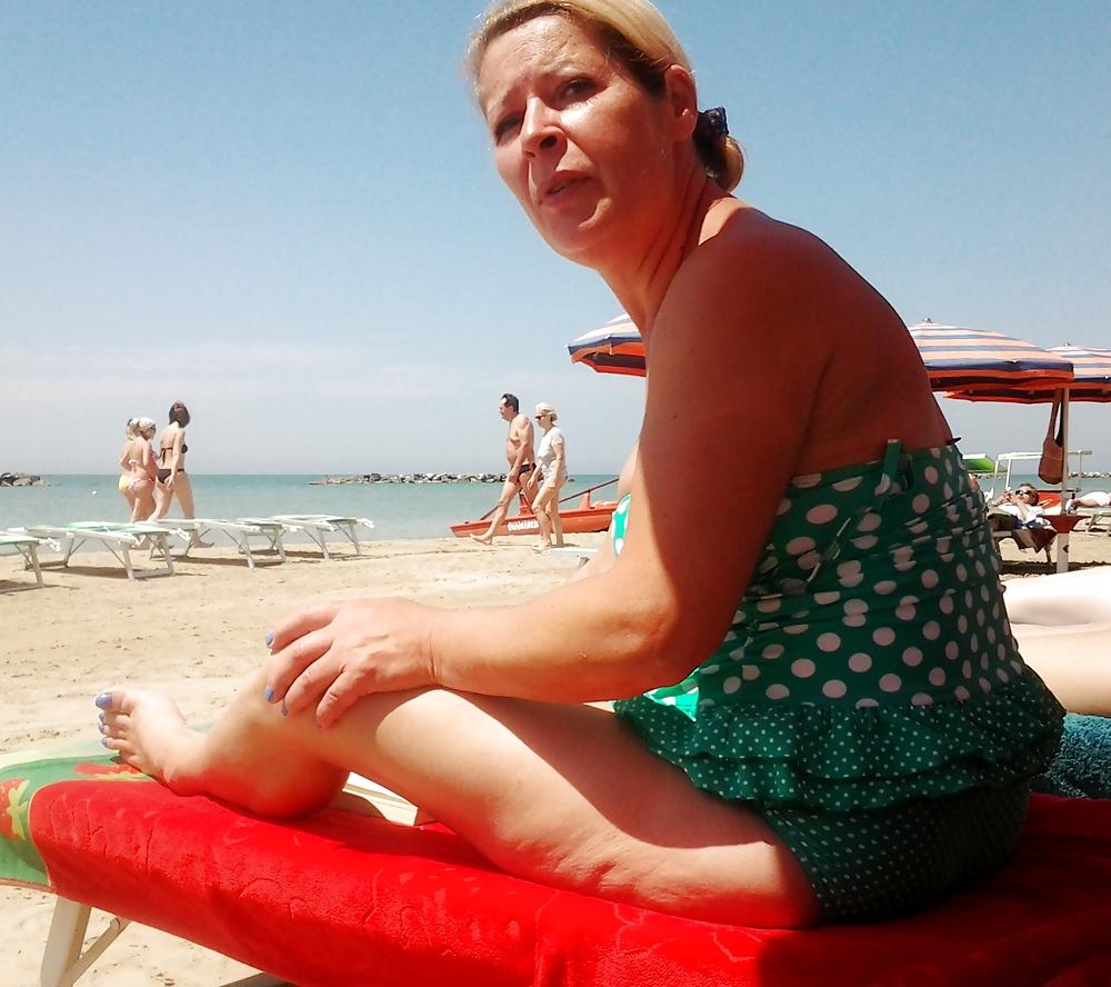 16P Sunbathing....