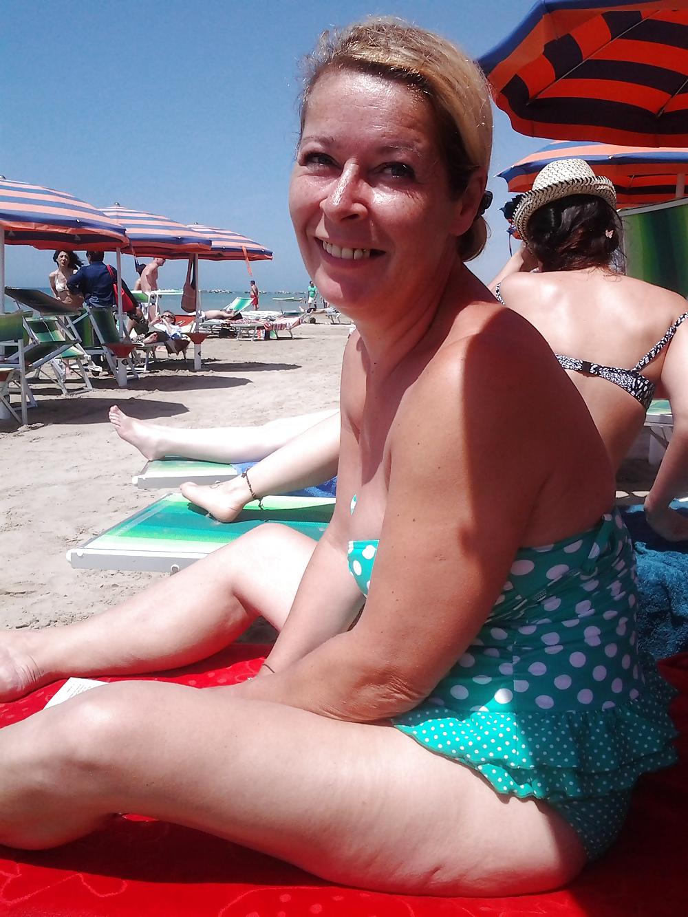 16P Sunbathing....