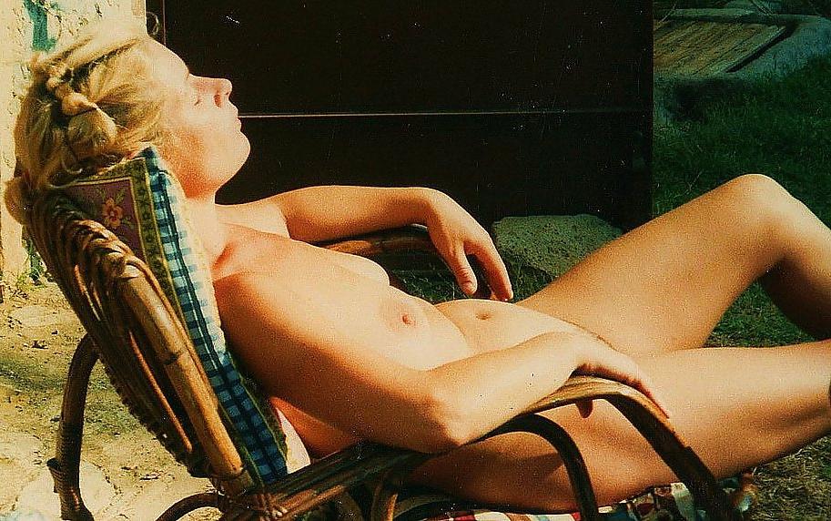 16P Sunbathing....