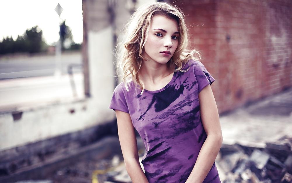 25P 30 Hot and Sexy Celebrity and Girls Super HD Wallpapers 