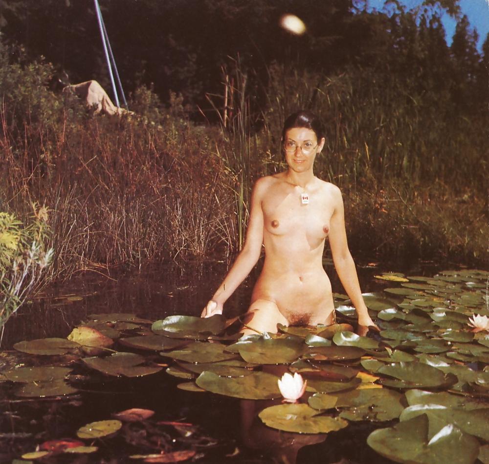 25P VINTAGE NUDISTS 3: TEENS & MILFS NATURAL TITS & PUSSY 