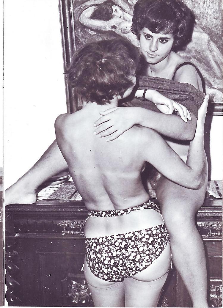 25P Vintage Magazines Petting Girls No 07