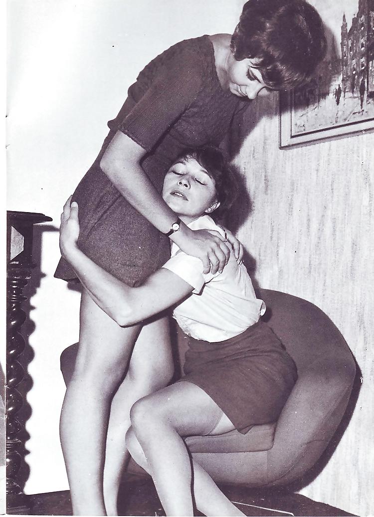 25P Vintage Magazines Petting Girls No 07