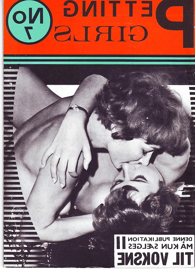 25P Vintage Magazines Petting Girls No 07