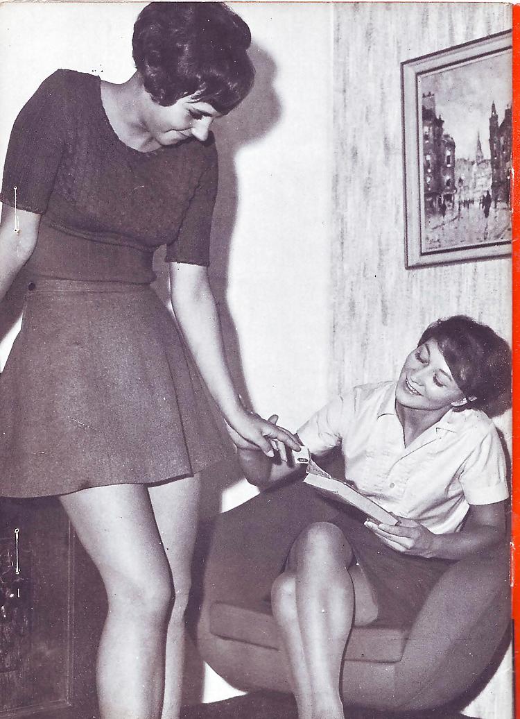 25P Vintage Magazines Petting Girls No 07