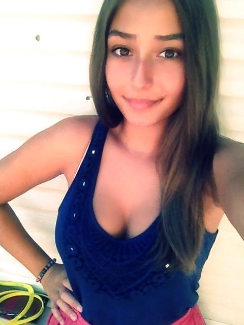 8P Italian girl: Valentina