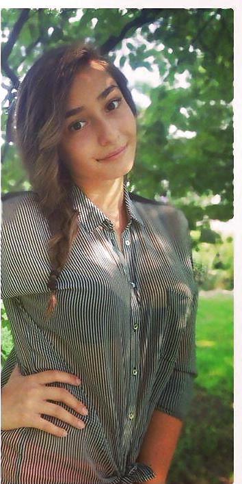 8P Italian girl: Valentina