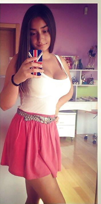8P Italian girl: Valentina