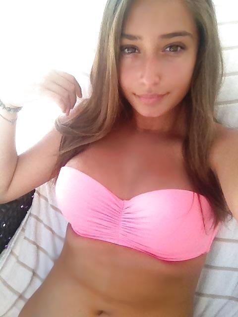 8P Italian girl: Valentina