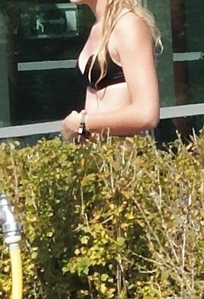 15P Sluts secretly photographed   in the outdoor swimming pool