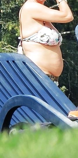 15P Sluts secretly photographed   in the outdoor swimming pool