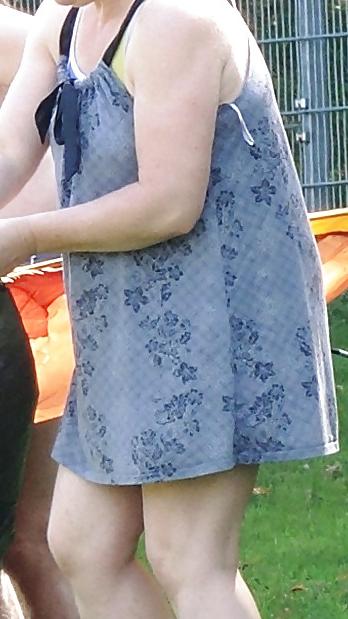 15P Sluts secretly photographed   in the outdoor swimming pool
