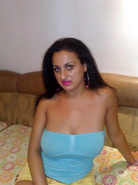 11P Romanian milf: camelia