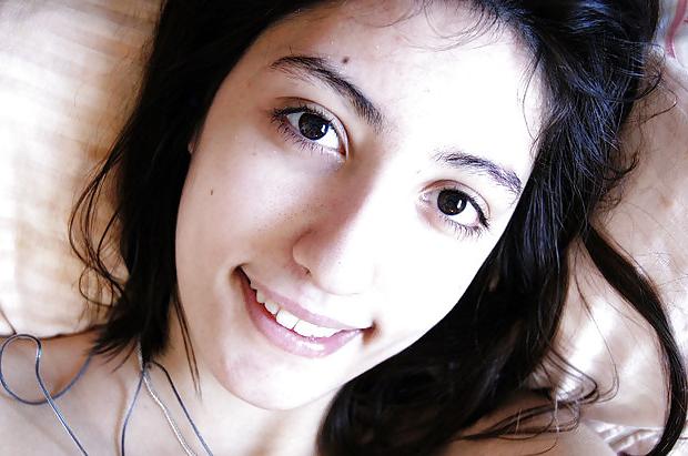 25P Very sexy Iranian teen exposing 