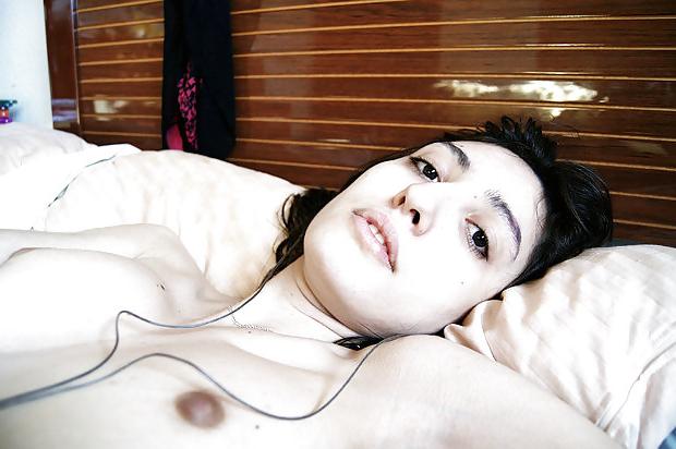25P Very sexy Iranian teen exposing 