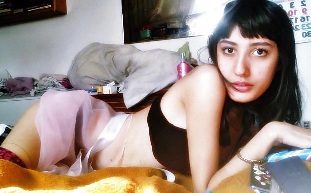 25P Very sexy Iranian teen exposing 