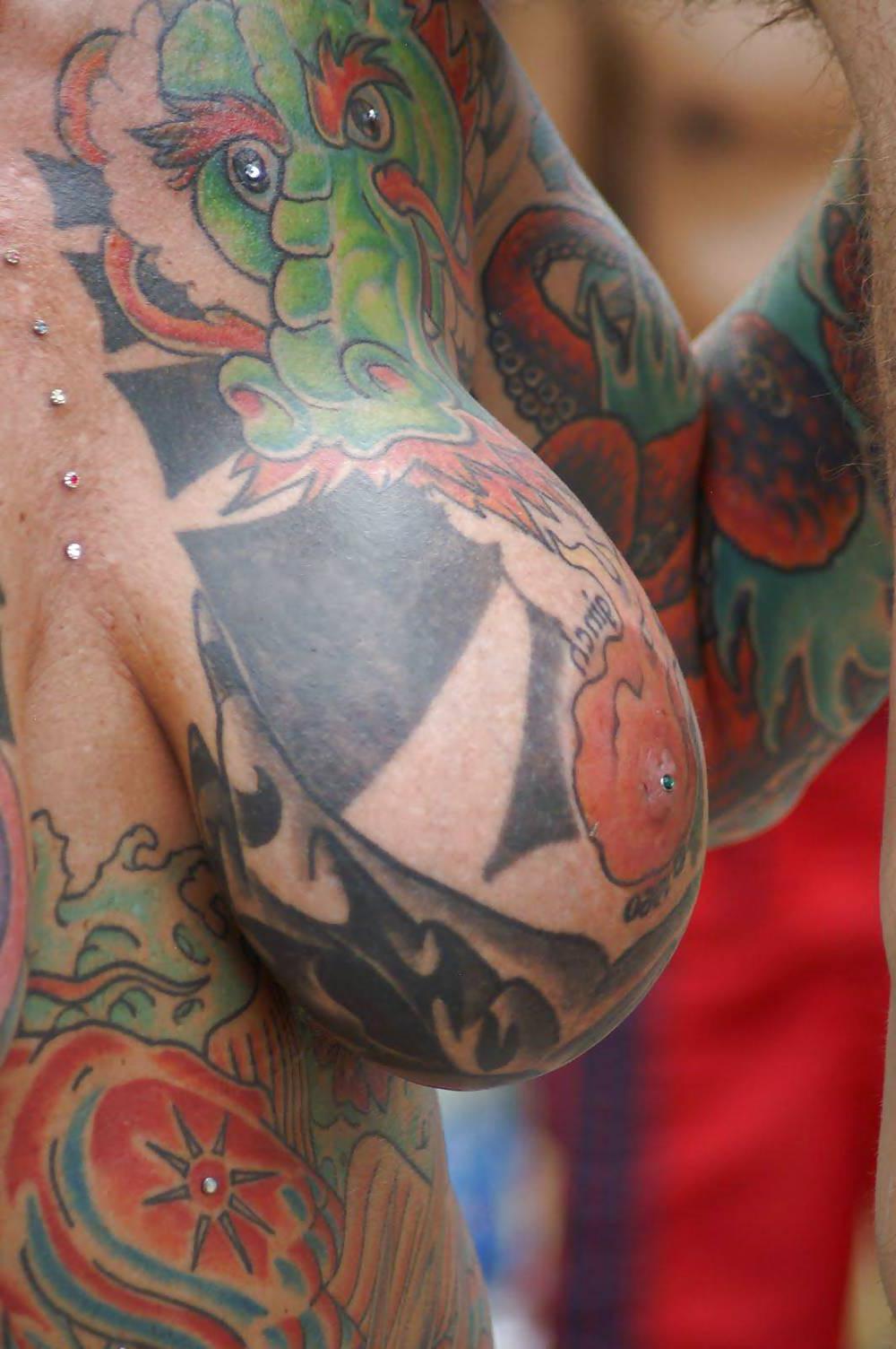 25P Love her tattoo