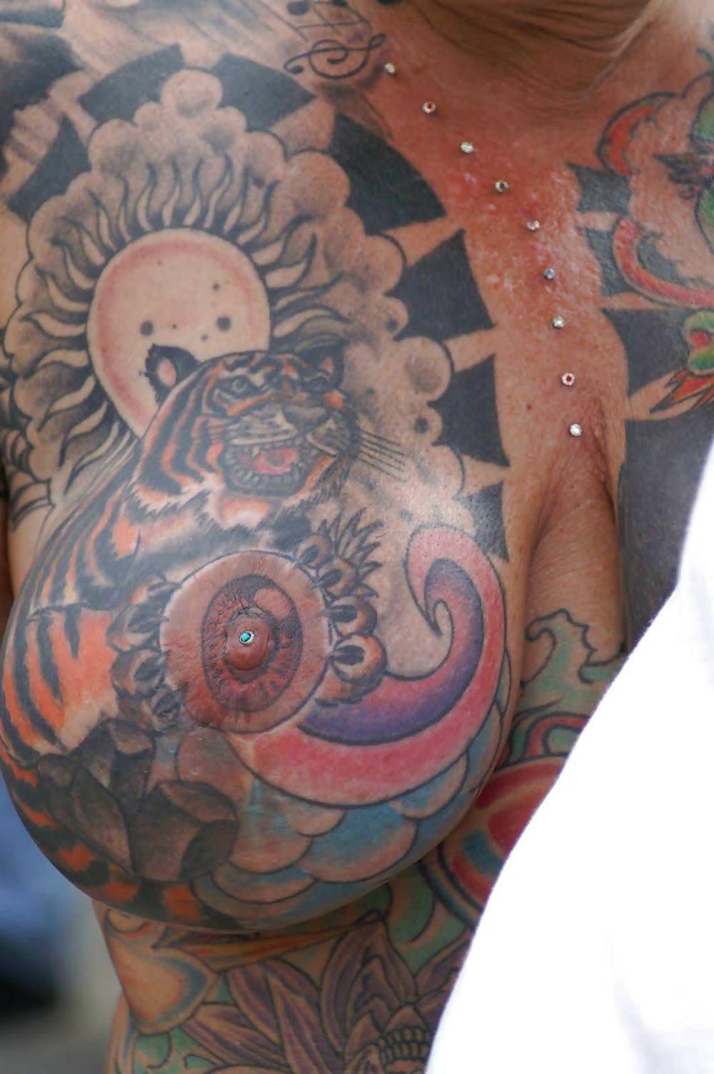 25P Love her tattoo