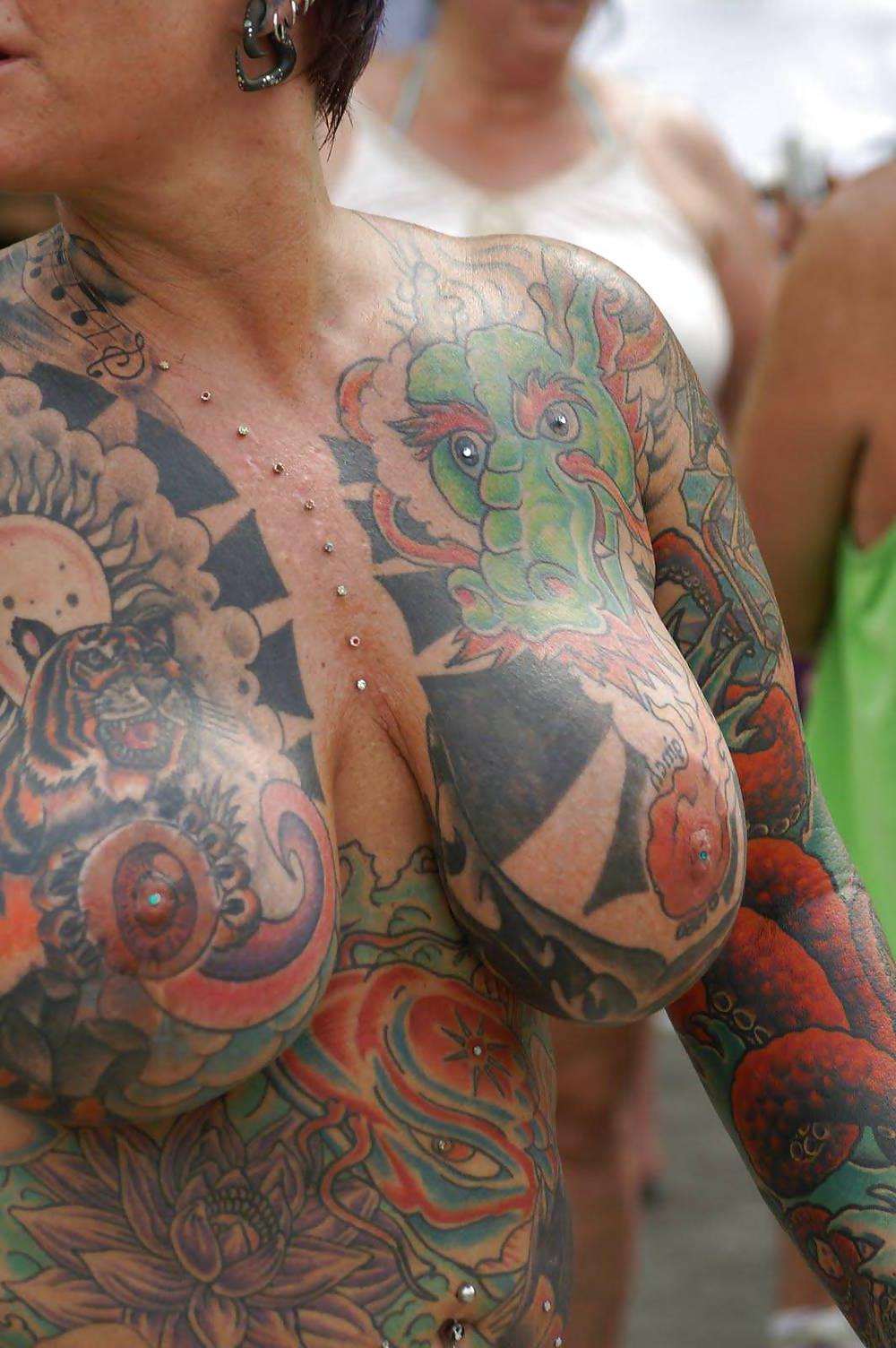 25P Love her tattoo