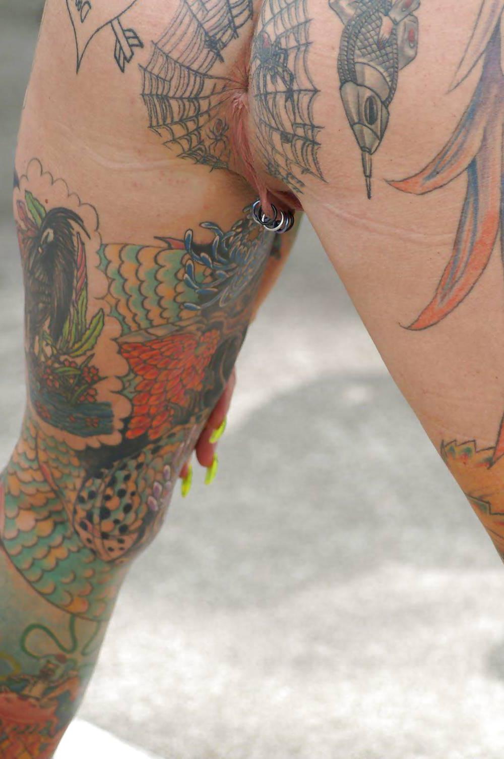 25P Love her tattoo