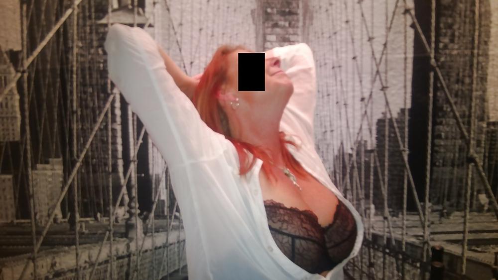 25P Wife posing in sexy outfith