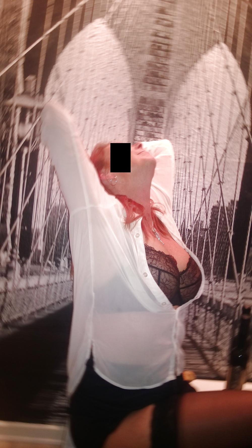 25P Wife posing in sexy outfith
