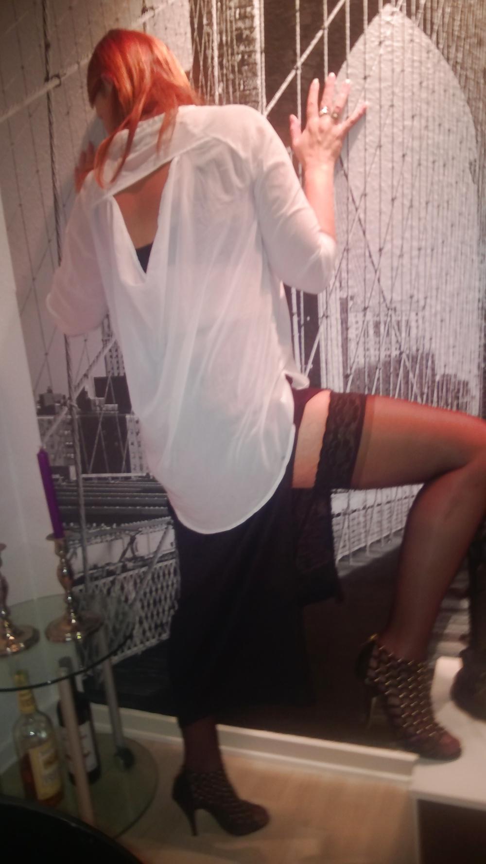 25P Wife posing in sexy outfith