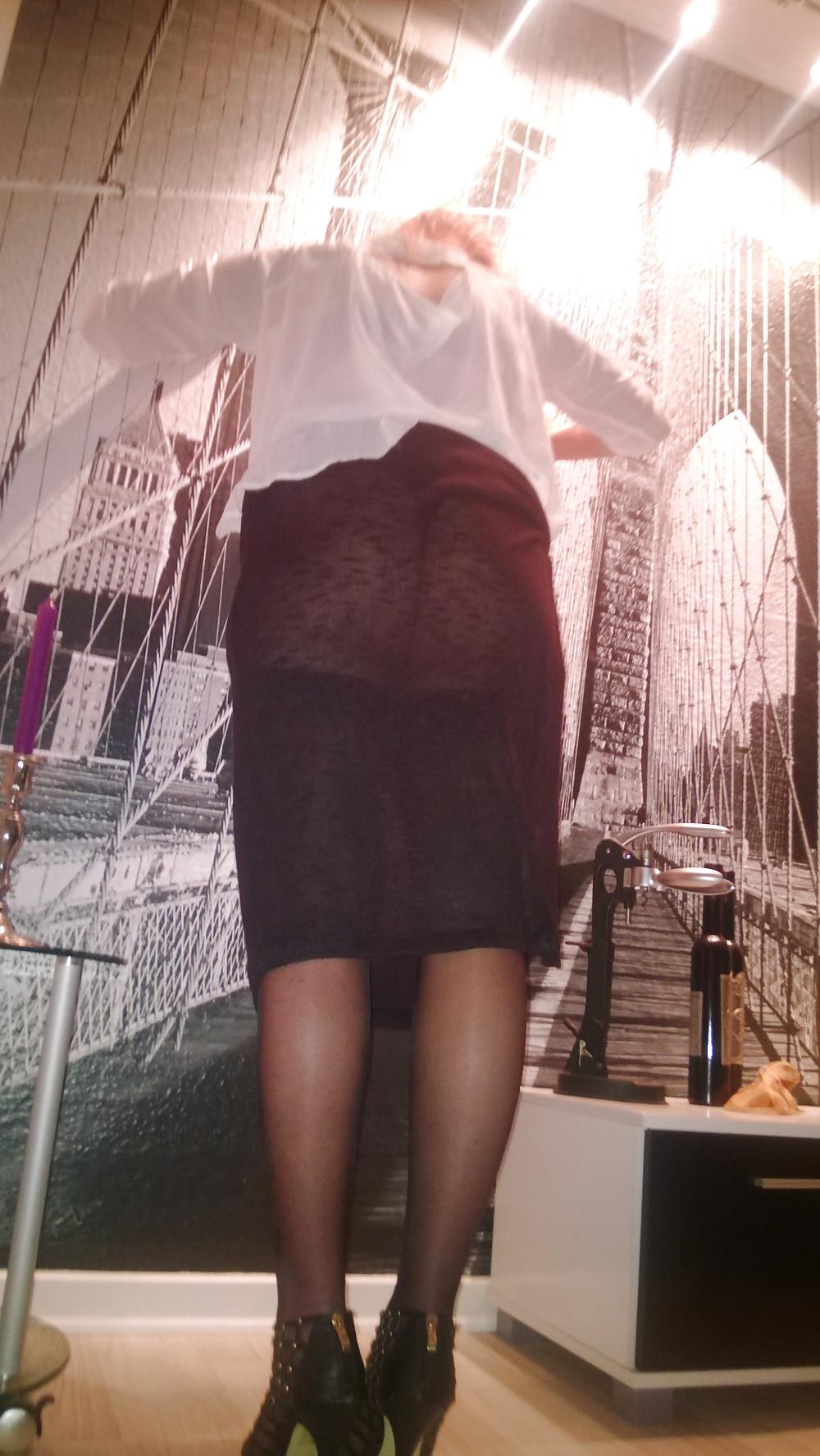 25P Wife posing in sexy outfith