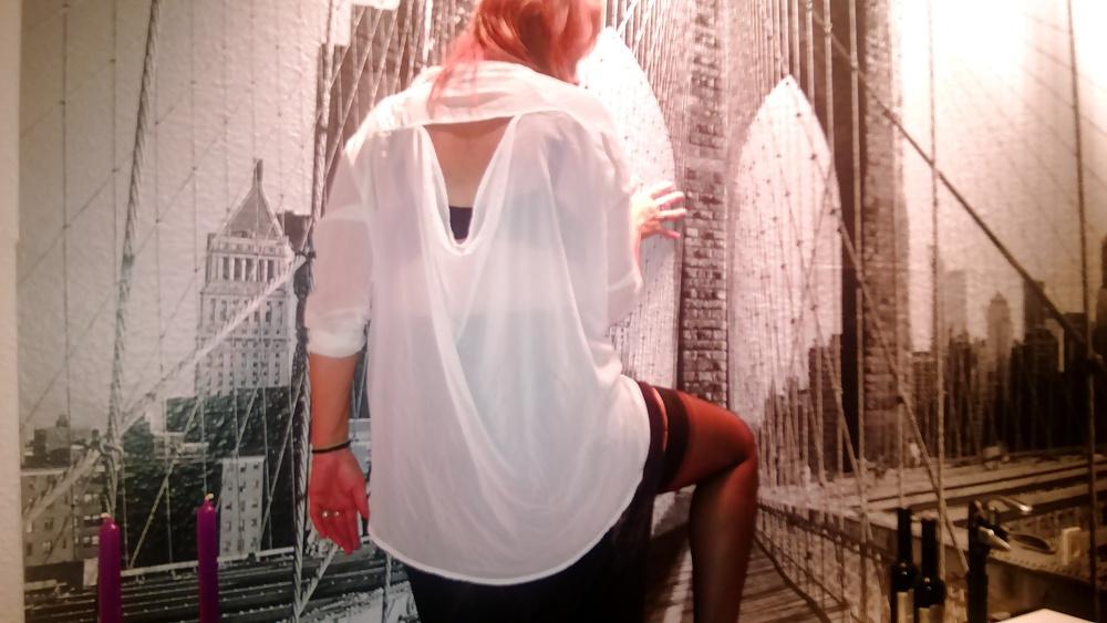 25P Wife posing in sexy outfith