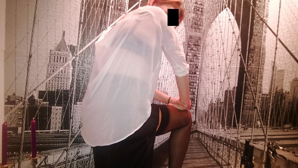 25P Wife posing in sexy outfith