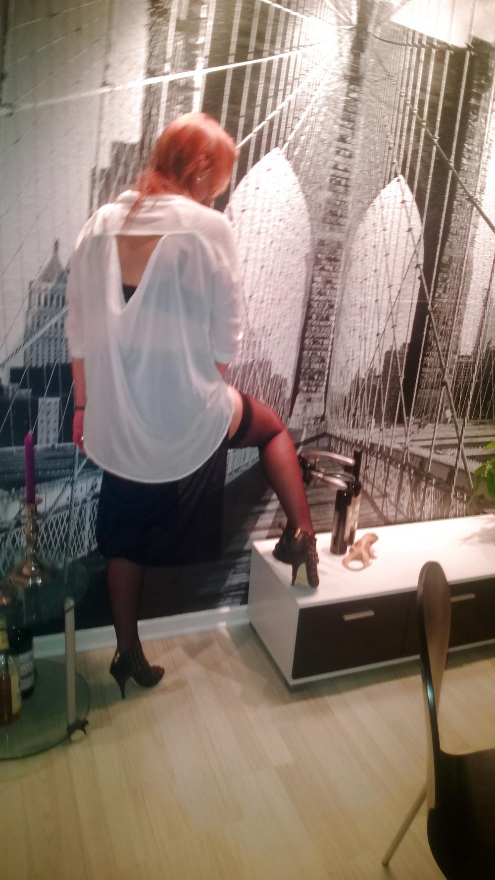 25P Wife posing in sexy outfith