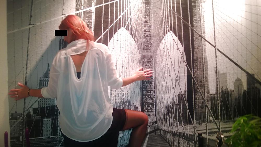 25P Wife posing in sexy outfith