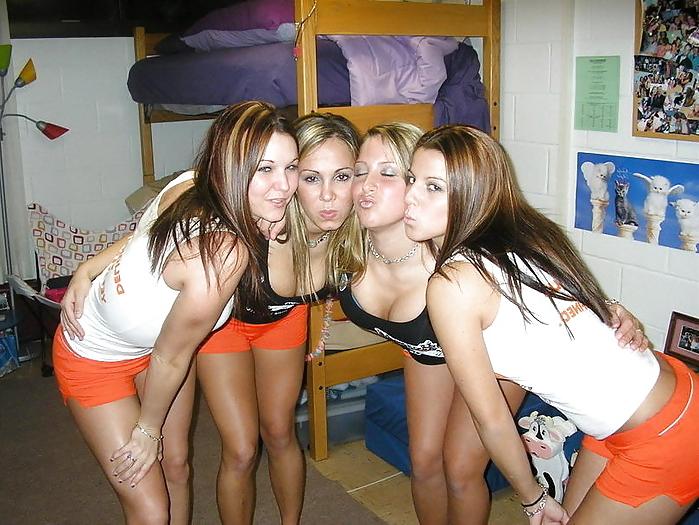 20P Hot nude amateur girls posing